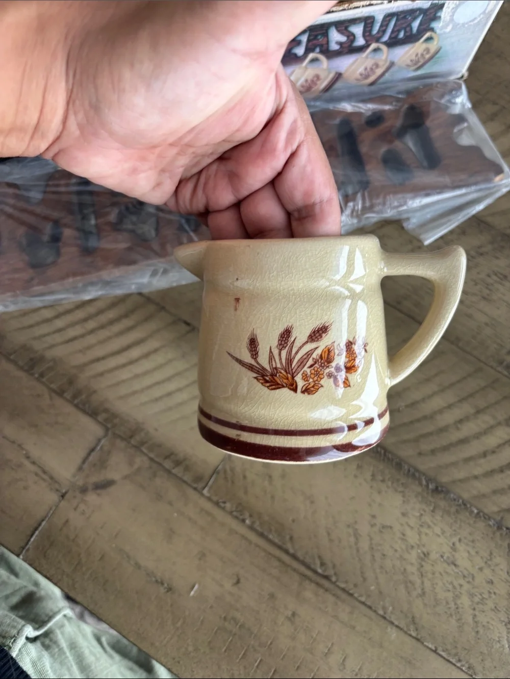 Wooden Rack & 4 Measuring Cup Set - Beige Ceramic Cups with Brown Rack